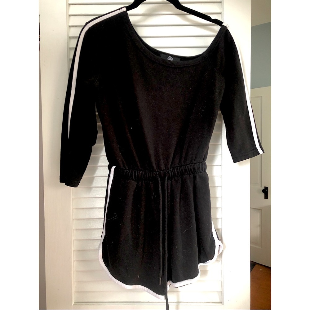 Black Off the Shoulder Romper (Missguided, US 6)